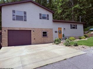 409 4th Ave, Nutter Fort, WV 26301