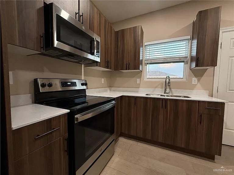 3100 W Driftwood St #3 — Photo 4