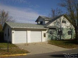 137 Center St S, Lake Benton, MN 56149