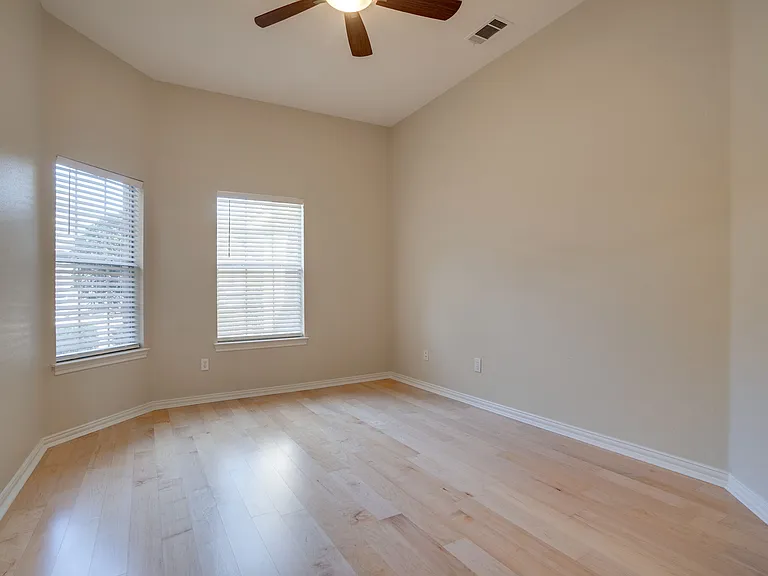2724 Lakehollow Ln — Photo 24
