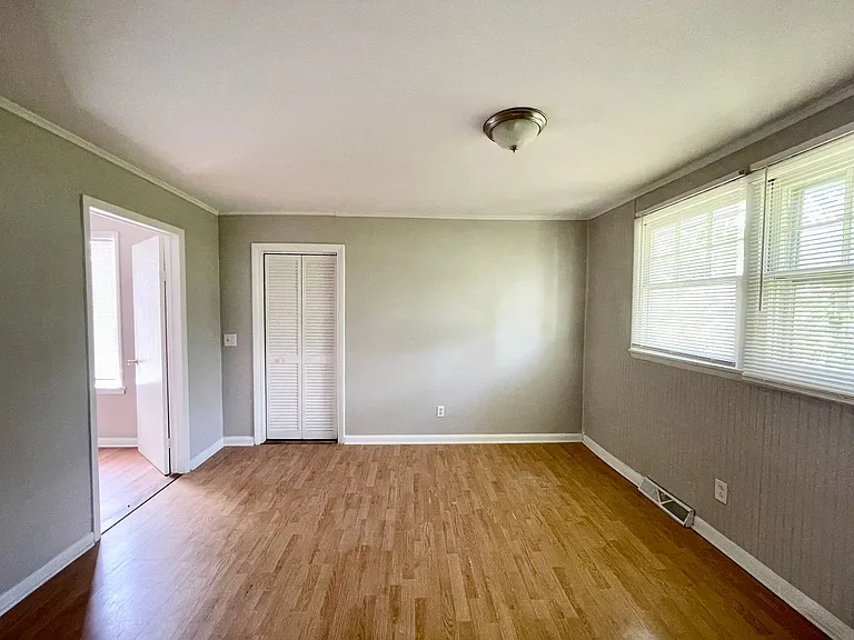 1504 Charlton St — Photo 11