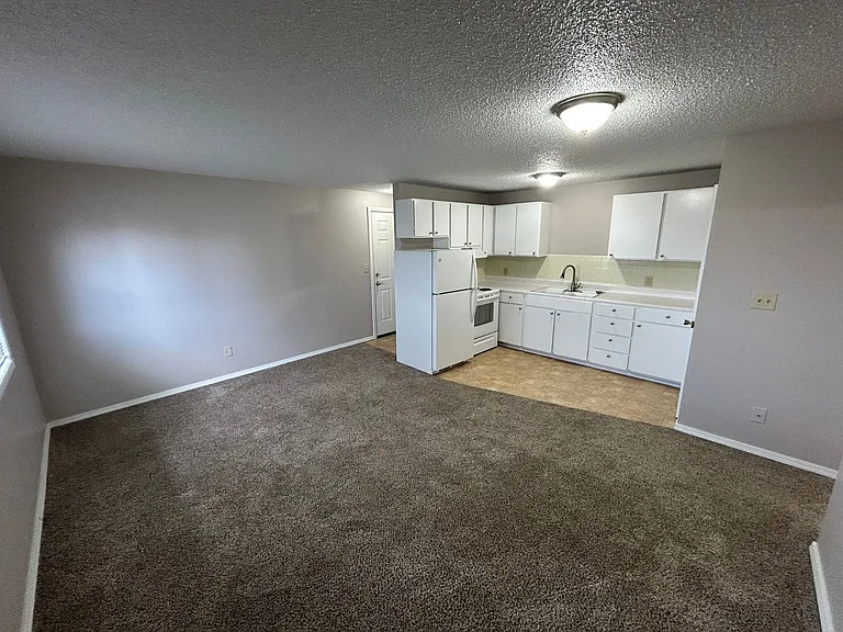 Eagles Landing Apartments — Photo 44