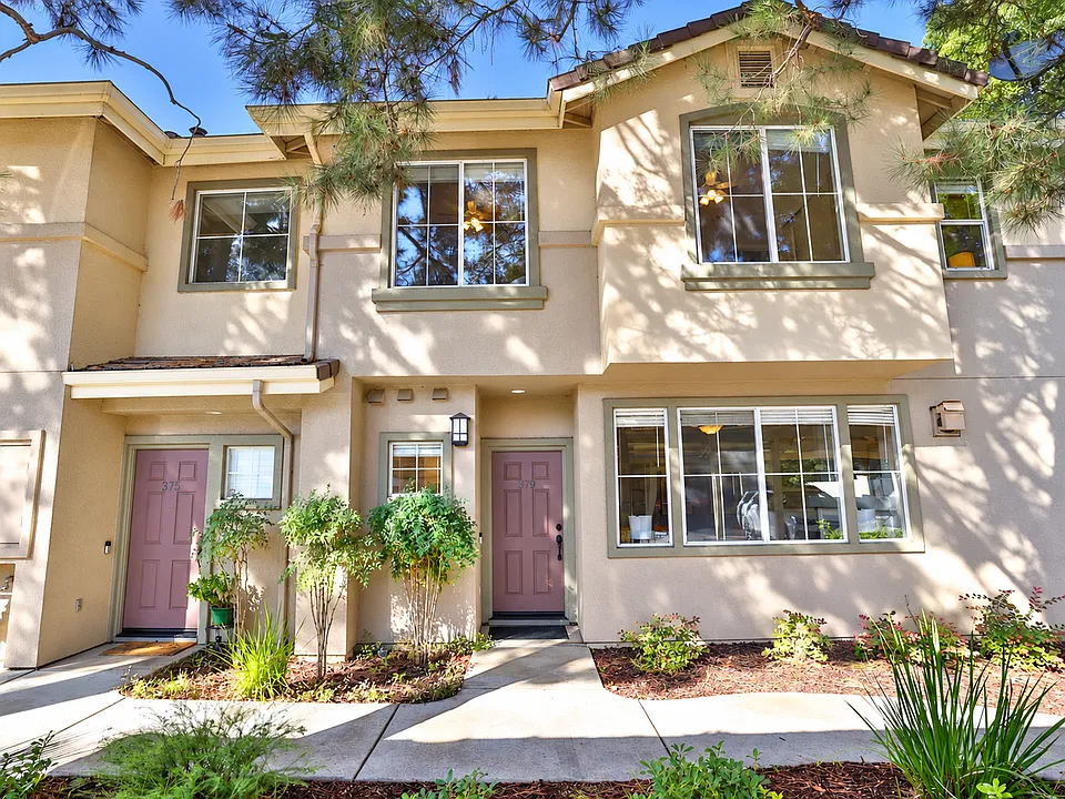 379 Oleander Dr
