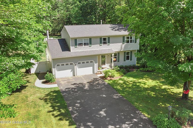 2nd image of 19 Carriage Way