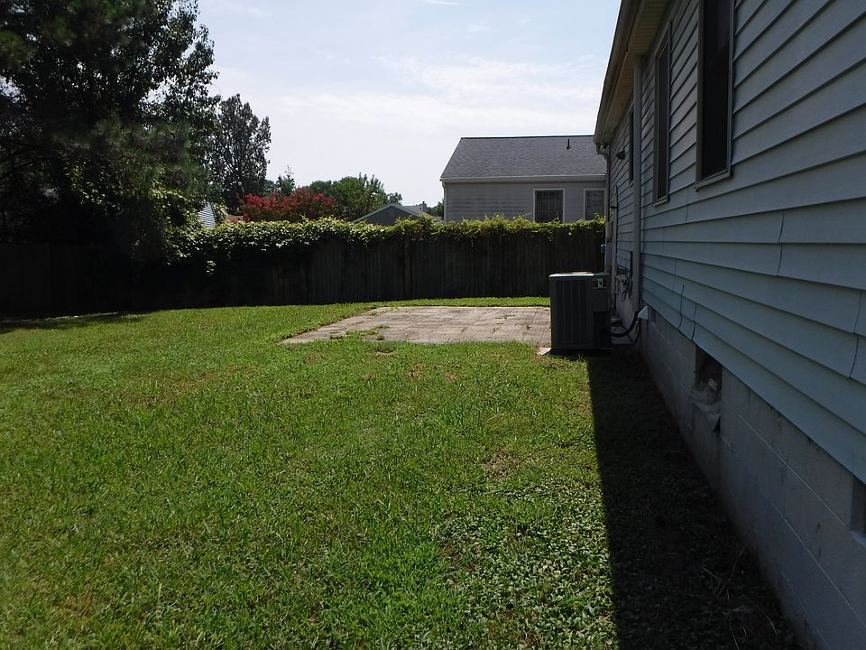 2nd image of 904 Charlotte Dr