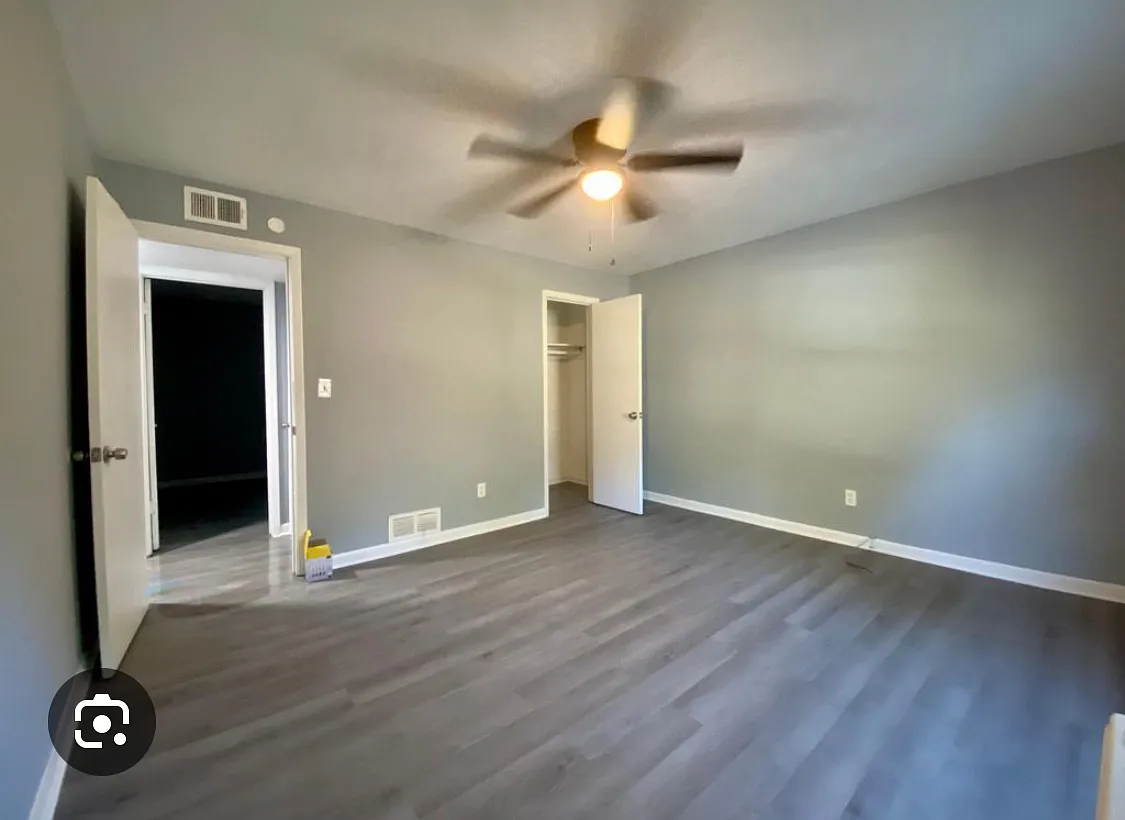 Building Photo - 564 Springwoods Dr #2