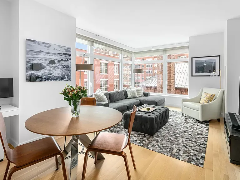 400 E 67th St #5J — Photo 1