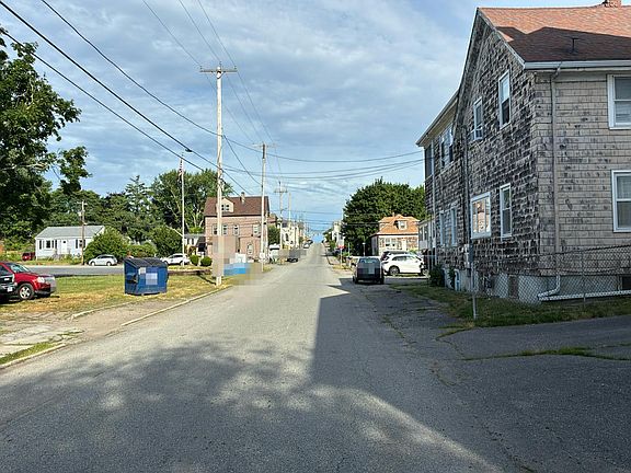 4th image of 386 Canonicus St