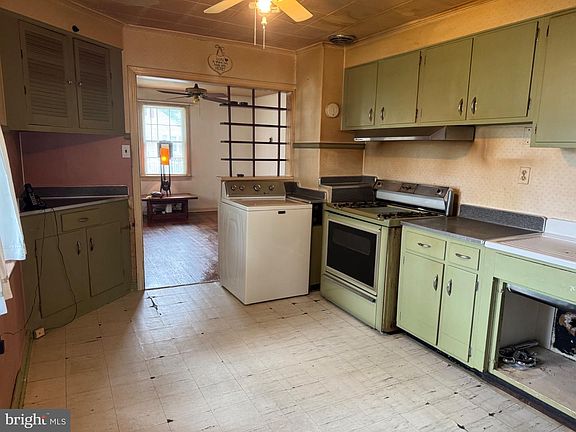 4th image of 835 Martin Rd