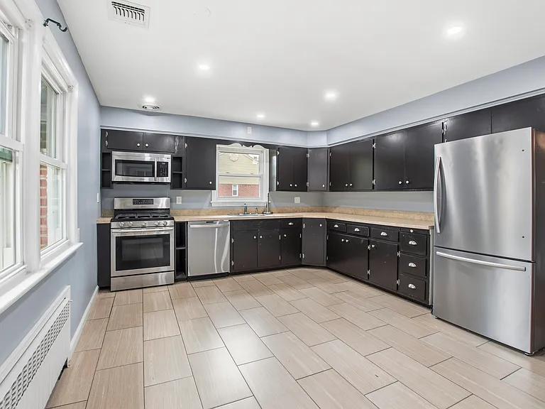 112 E Ackerman Ave #B — Photo 5