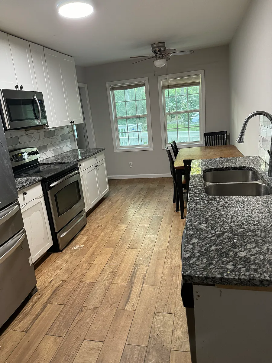 Building Photo - 5556 Rockbridge Cir