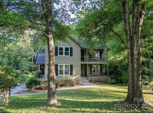 1132 Glenshannon Rd, Matthews, NC 28105