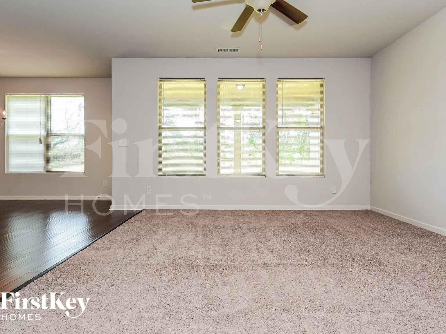 3 bed, 2.5 bath, 1902 sqft, $2,140 — Photo 2