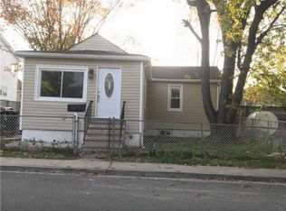 225 Henry St, Inwood, NY 11096