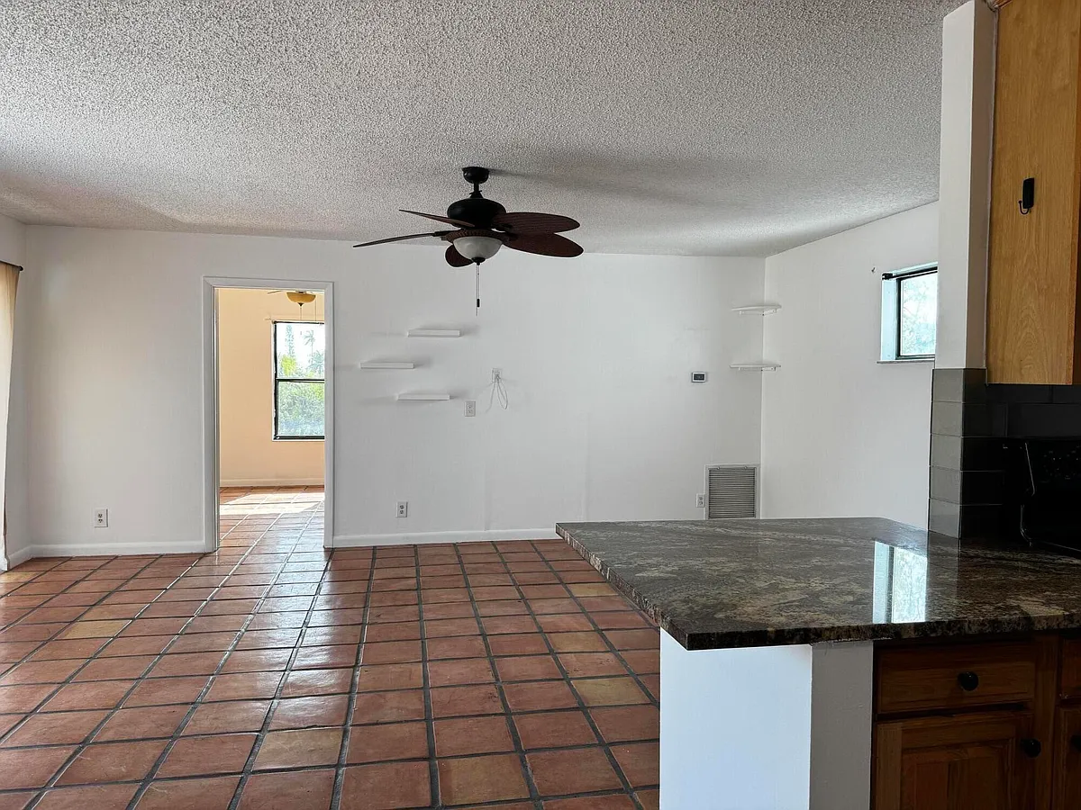 Building Photo - 24 Crossings Cir #H