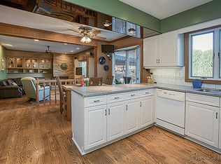 2106 E Sherwood Rd, Arlington Heights, IL 60004