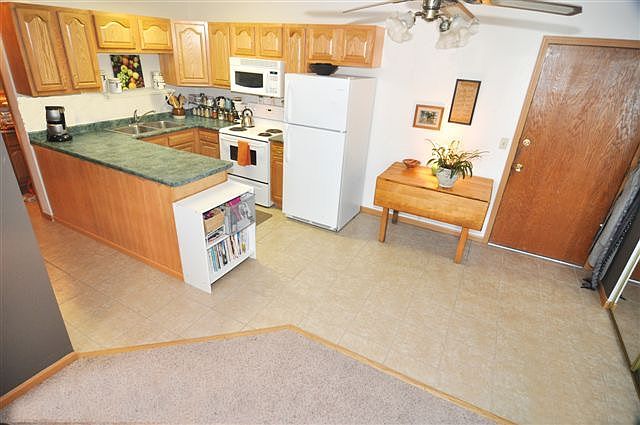 2nd image of 2571 Villa Dr S APT 213