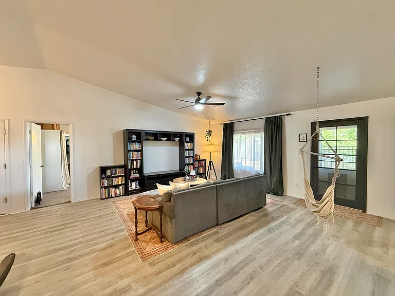 4028 S Sagebrush Ave — Photo 7