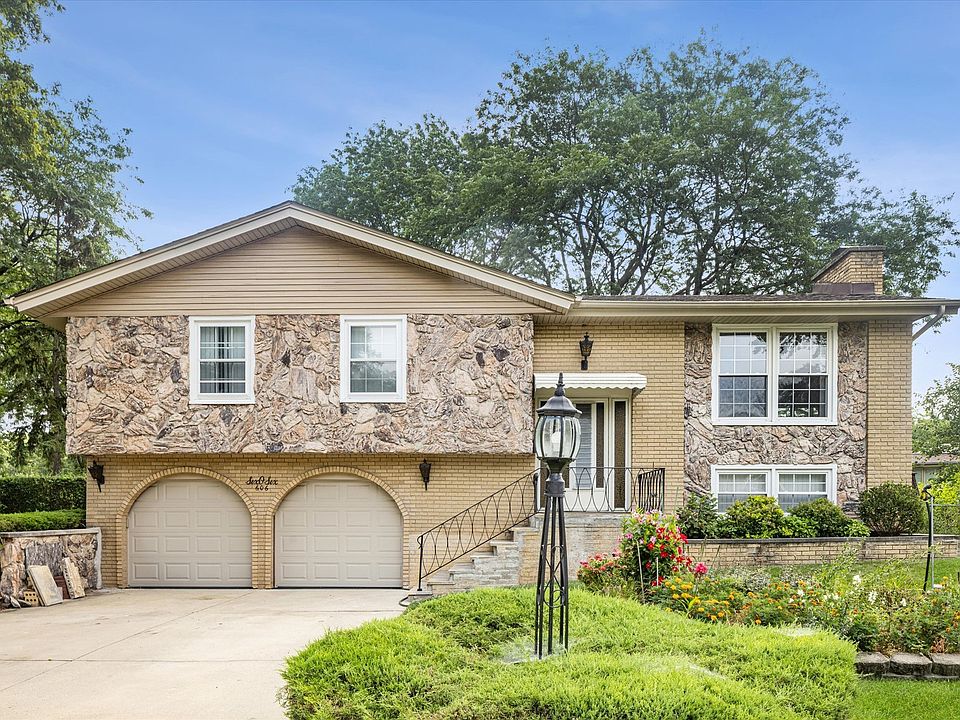1st image of 606 Bahama Ct