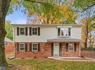 13719 McGill Dr, Chantilly, VA 20151