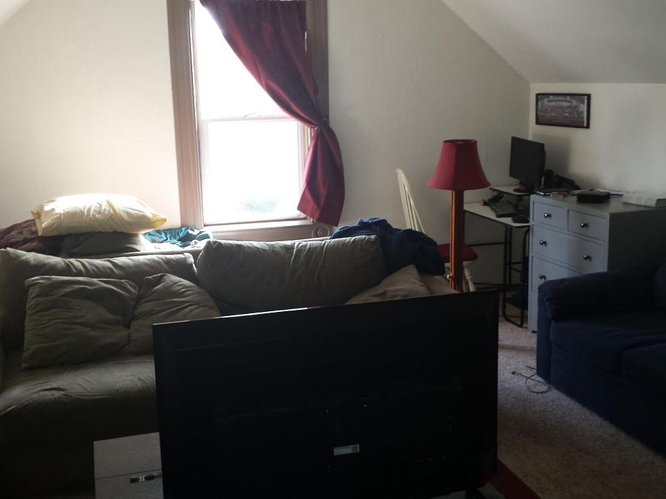 2nd image of 3220 Pine St