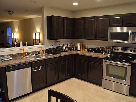 Kitchen w/ stainless appl.