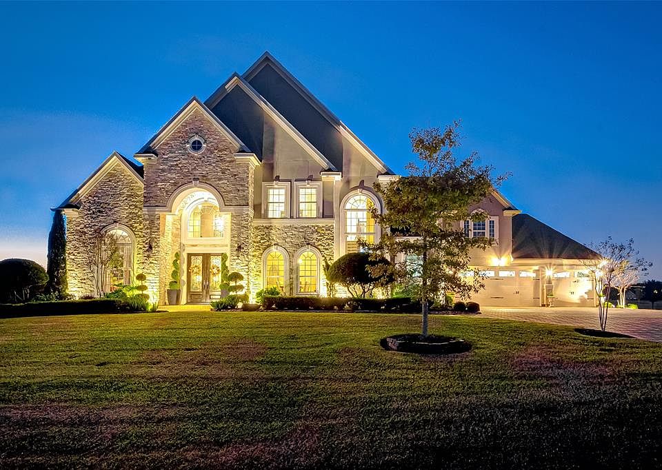1st image of 8503 Den Oak Dr