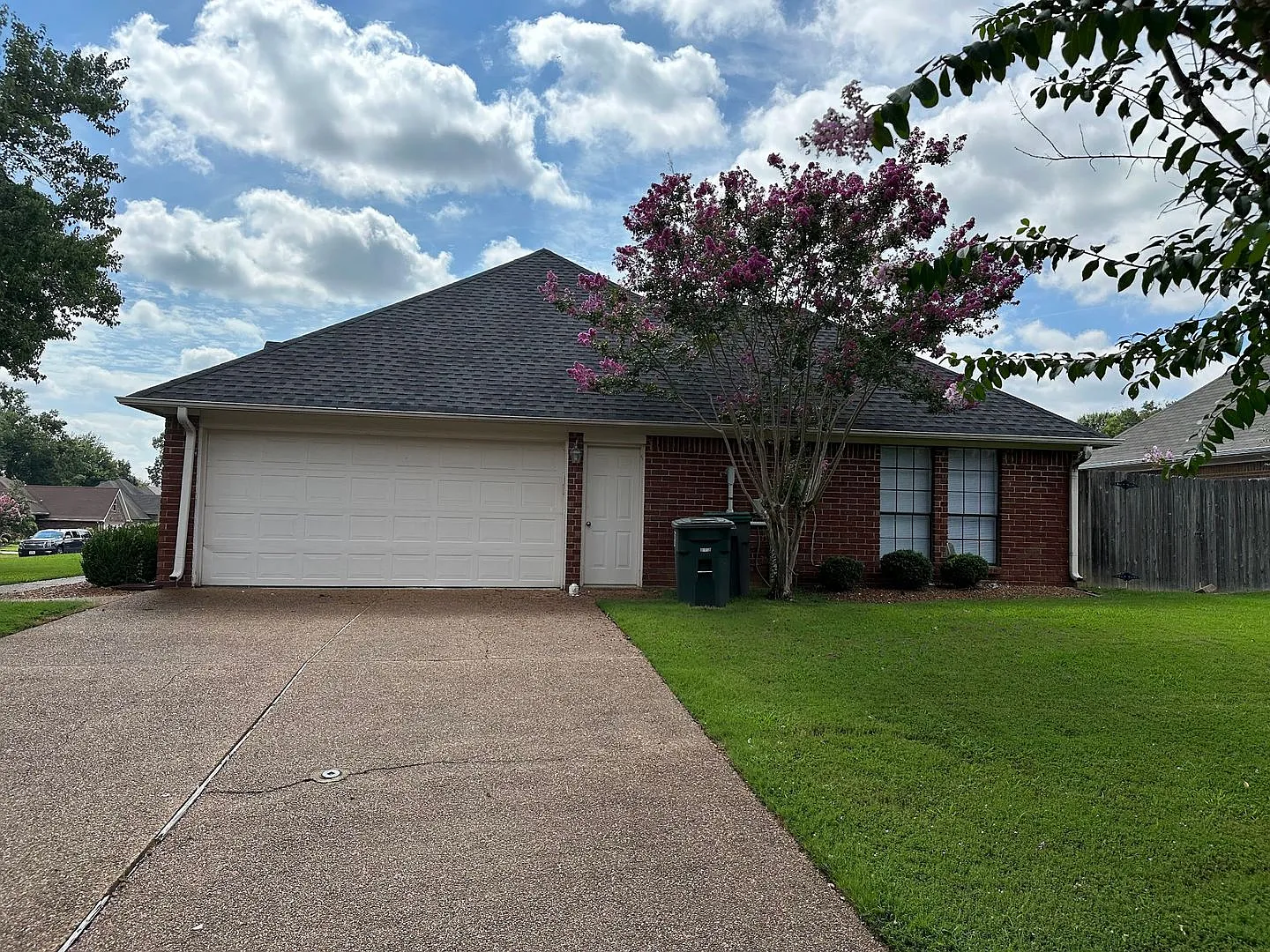 Welcome home to this beautifully renovated 4-bedroom, 3-bathroom residence located in the highly ... — Photo 4
