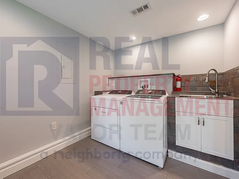 1725 Crock Dr — Photo 7