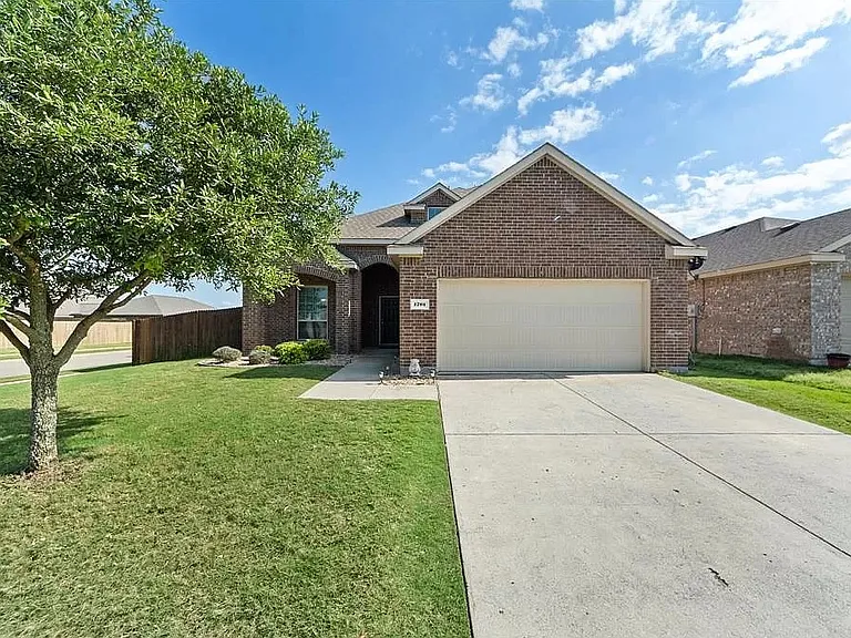 1701 Twin Hills Way — Photo 1