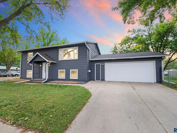 413 E 40th St, Sioux Falls, SD 57105