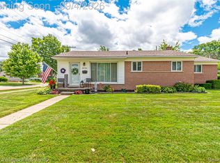 4830 Holmes Dr, Warren, MI 48092