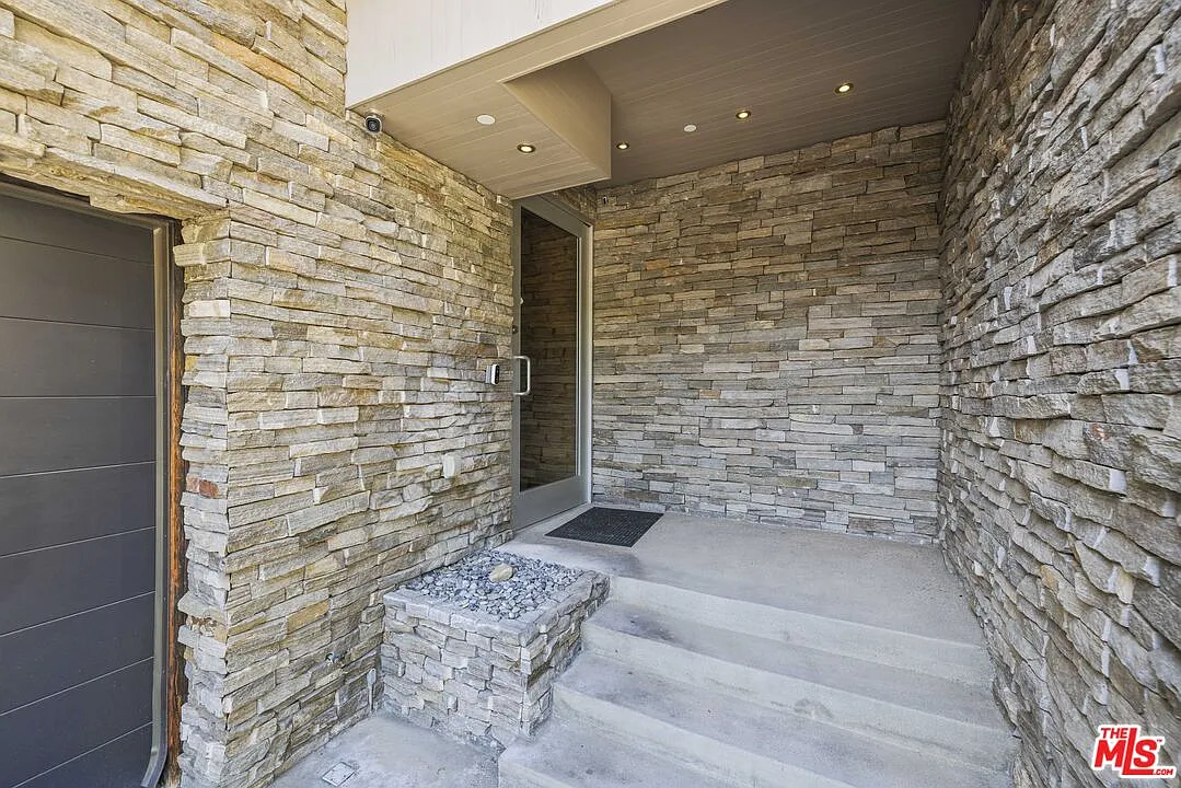 Building Photo - 2756 Westshire Dr