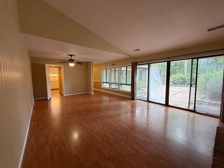 41 Greenside Ln — Photo 2