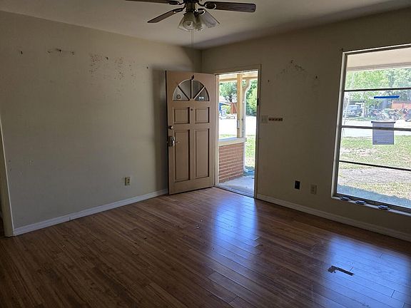 5th image of 26 Caswell Cir