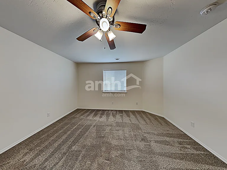 724 N Carisbrooke Ave — Photo 11