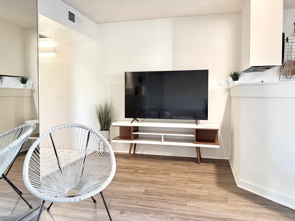 5300 E Waverly Dr, Palm Springs, CA 92264