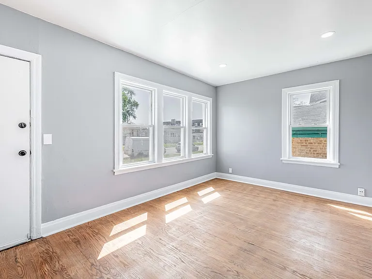 7614 W 63rd Pl — Photo 3