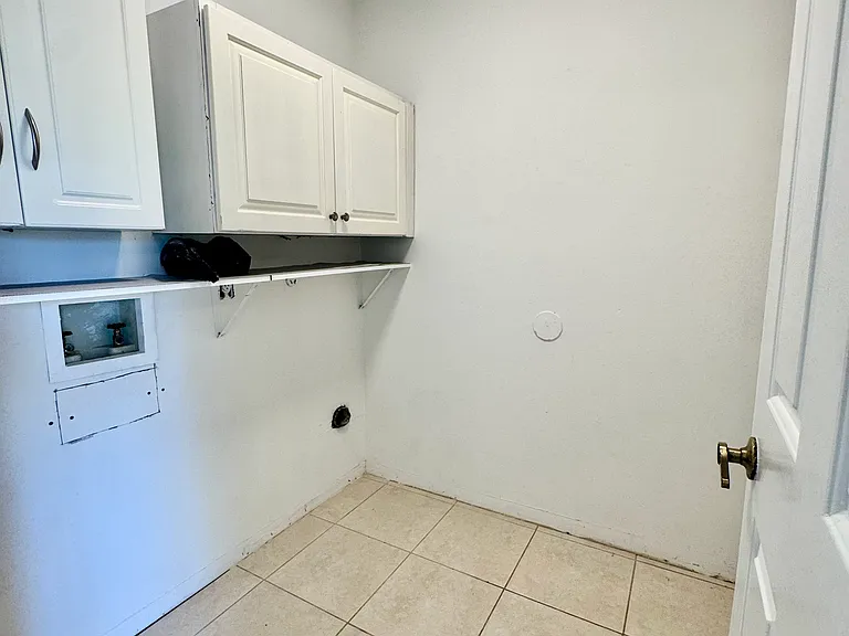 1506 Hardwicke St NW — Photo 17