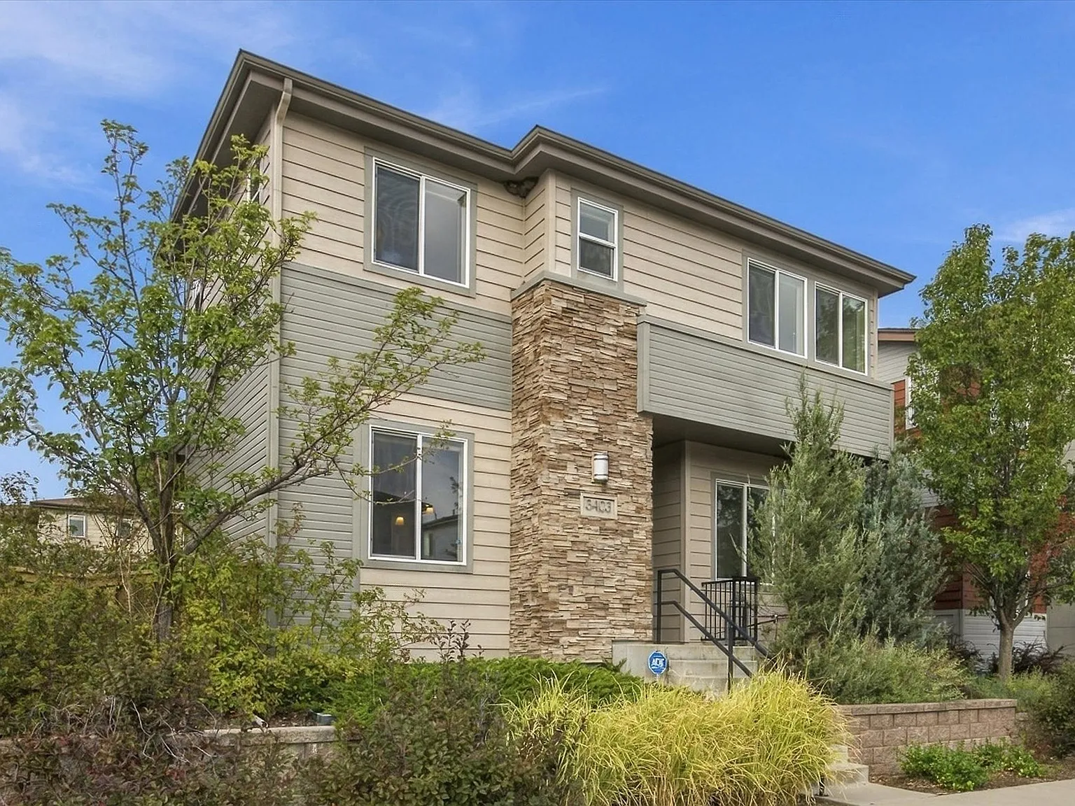 3 bed, 2.5 bath, 1665 sqft, $3,350 — Photo 3