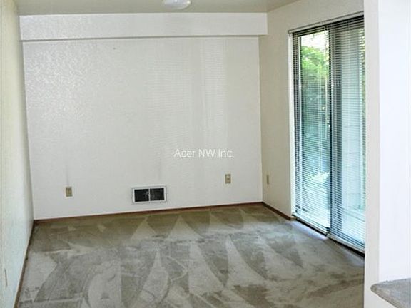4th image of 7404 W Lake Sammamish Pkwy NE