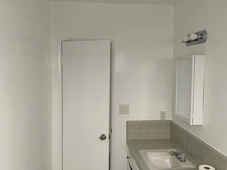 13847 Burbank Blvd #2 — Photo 12