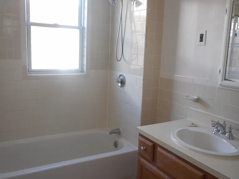 58 Lithgow St #2 — Photo 7