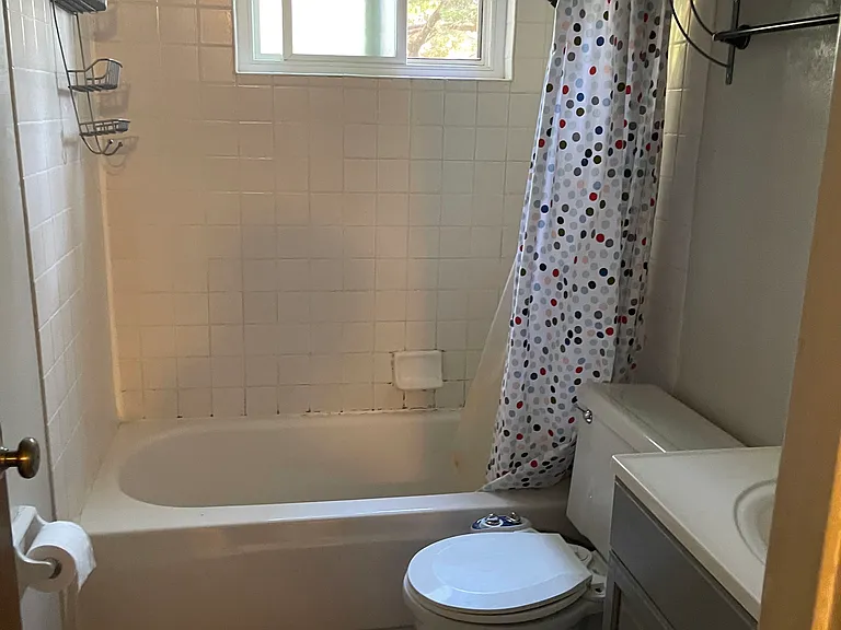 2528 Bates Dr — Photo 2
