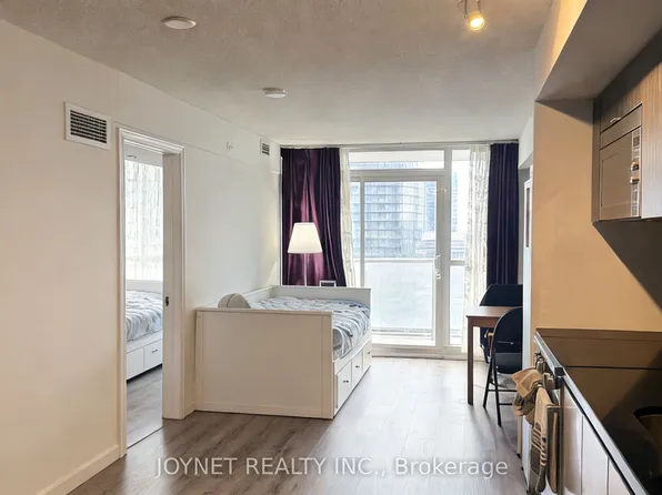 75 Queens Wharf Rd #2111, Toronto, ON M5V 0J8