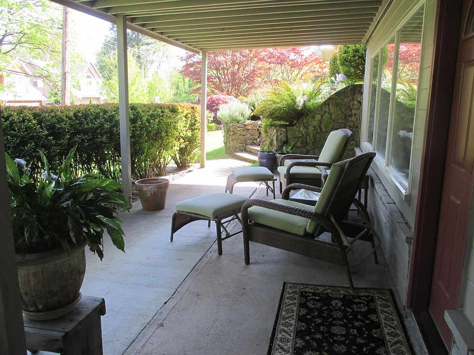 Private entrance to lower level apartment