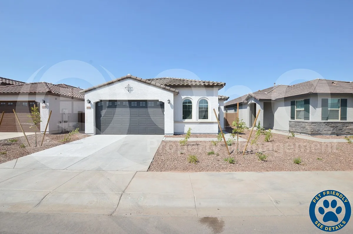 4 bed, 2.0 bath, 1797 sqft, $2,295 — Photo 1