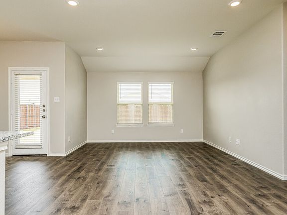 3rd image of 980 Alton Way