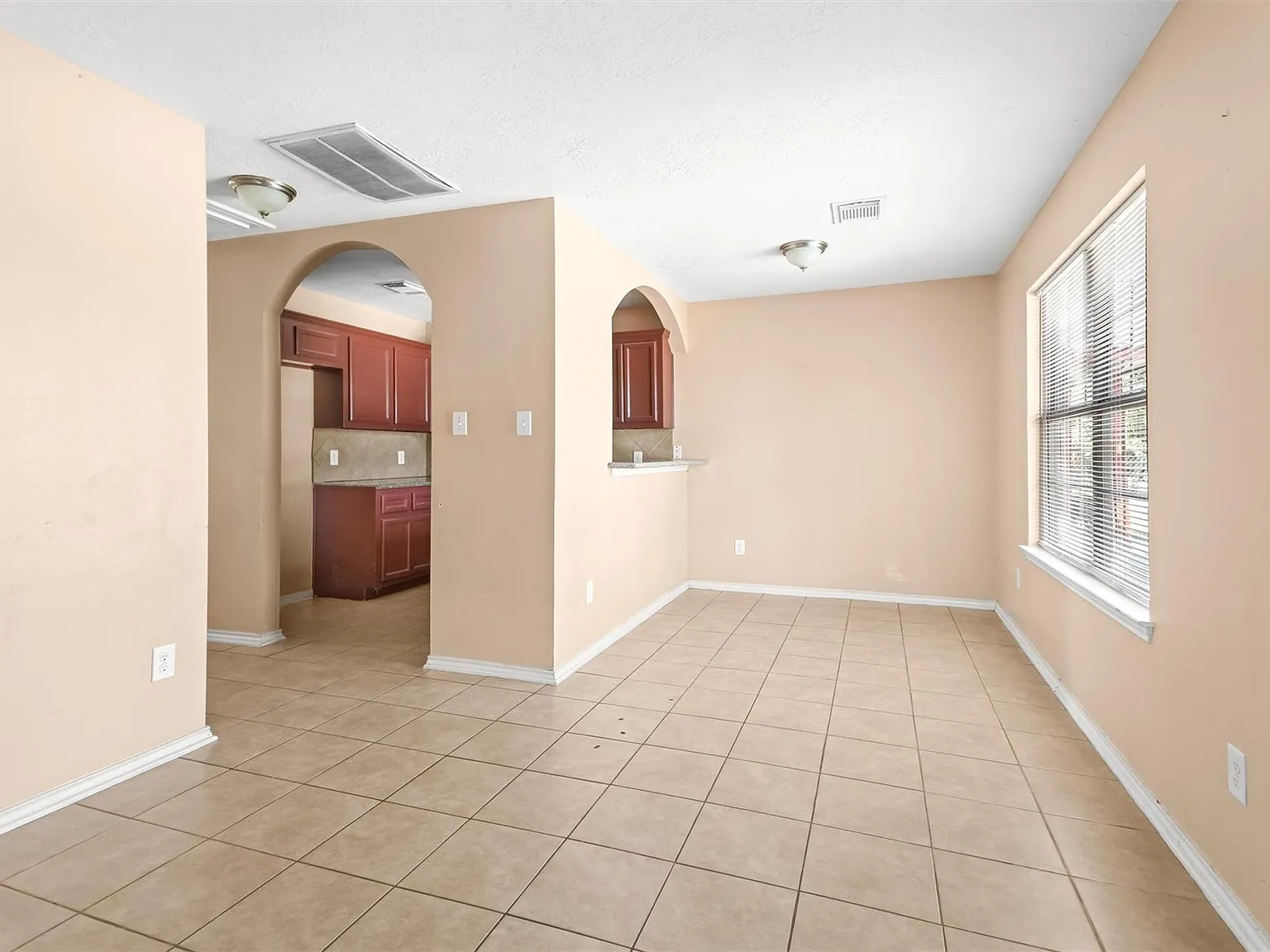 2 bed, 1.0 bath, $1,250 — Photo 4
