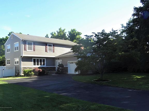 3rd image of 812 Briar Avenue